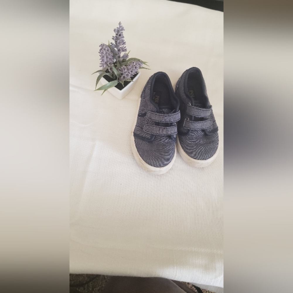 Little kids Ralph Lauren Polo size 7 sneakers